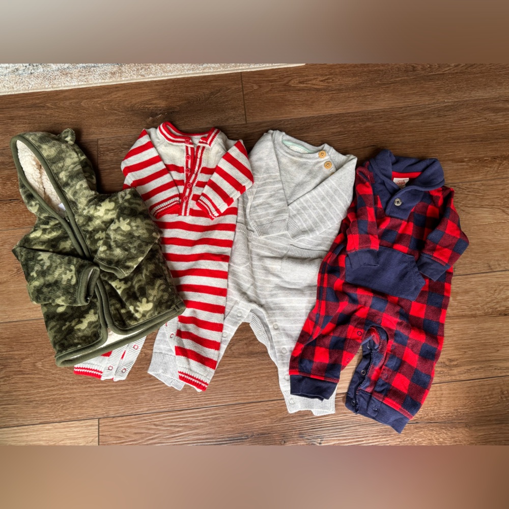 Gently worn baby winter clothes. Sizes NB-6mo. Smoke and pet free home